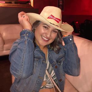 Meet your Posher, Abigail